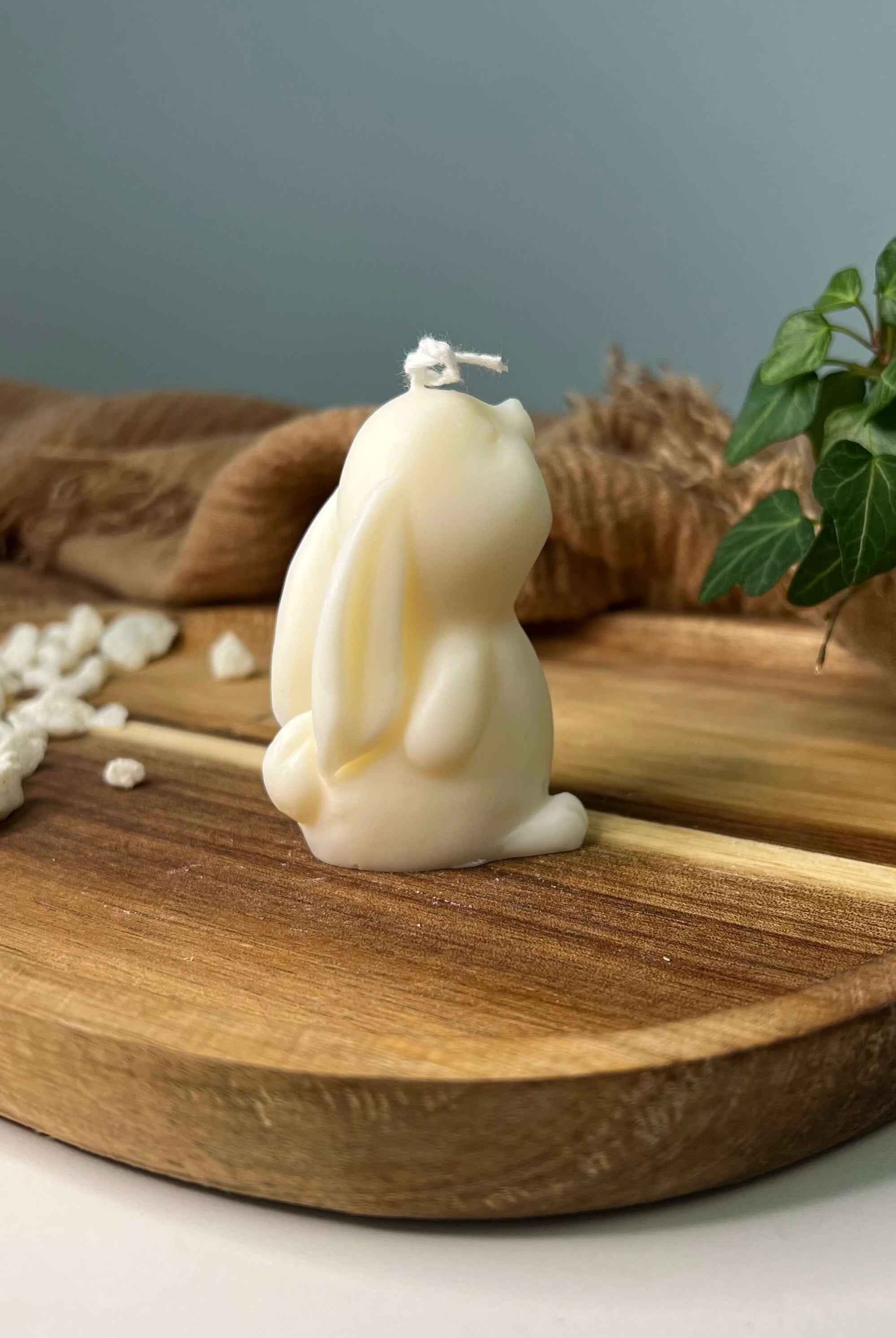 Mystic Meadow Bunny Light ist eine umweltfreundliche Osterkerze aus nachhaltigem und hochwertigem Sojawachs. Auch als Weihnachtskerze und Hochzeitskerze geeignet.