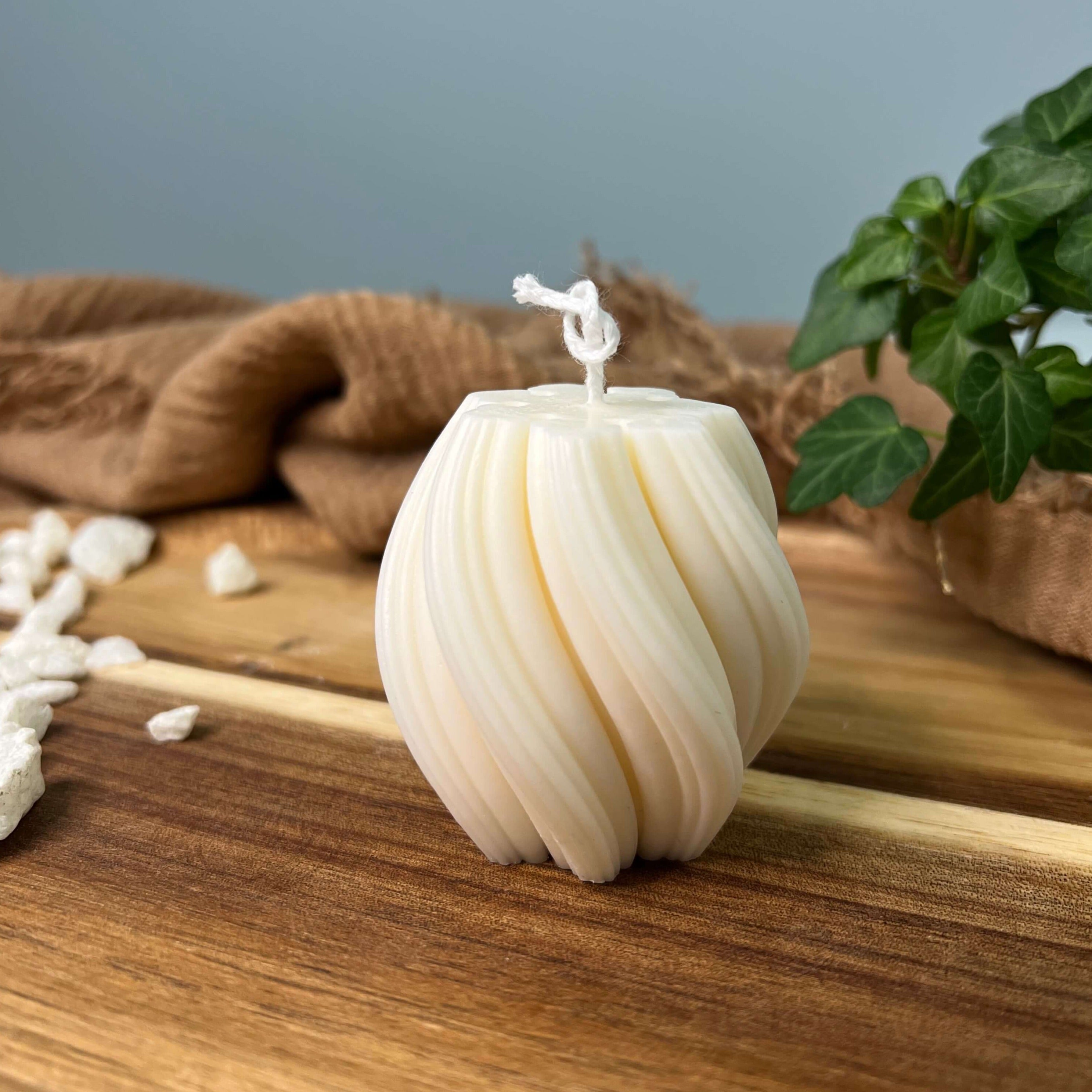 Die Spiral Glow Kerze ist perfekt als Oster oder Weihnachtsdekoration. Sie ist in verschiedenen Düften erhältlich.
