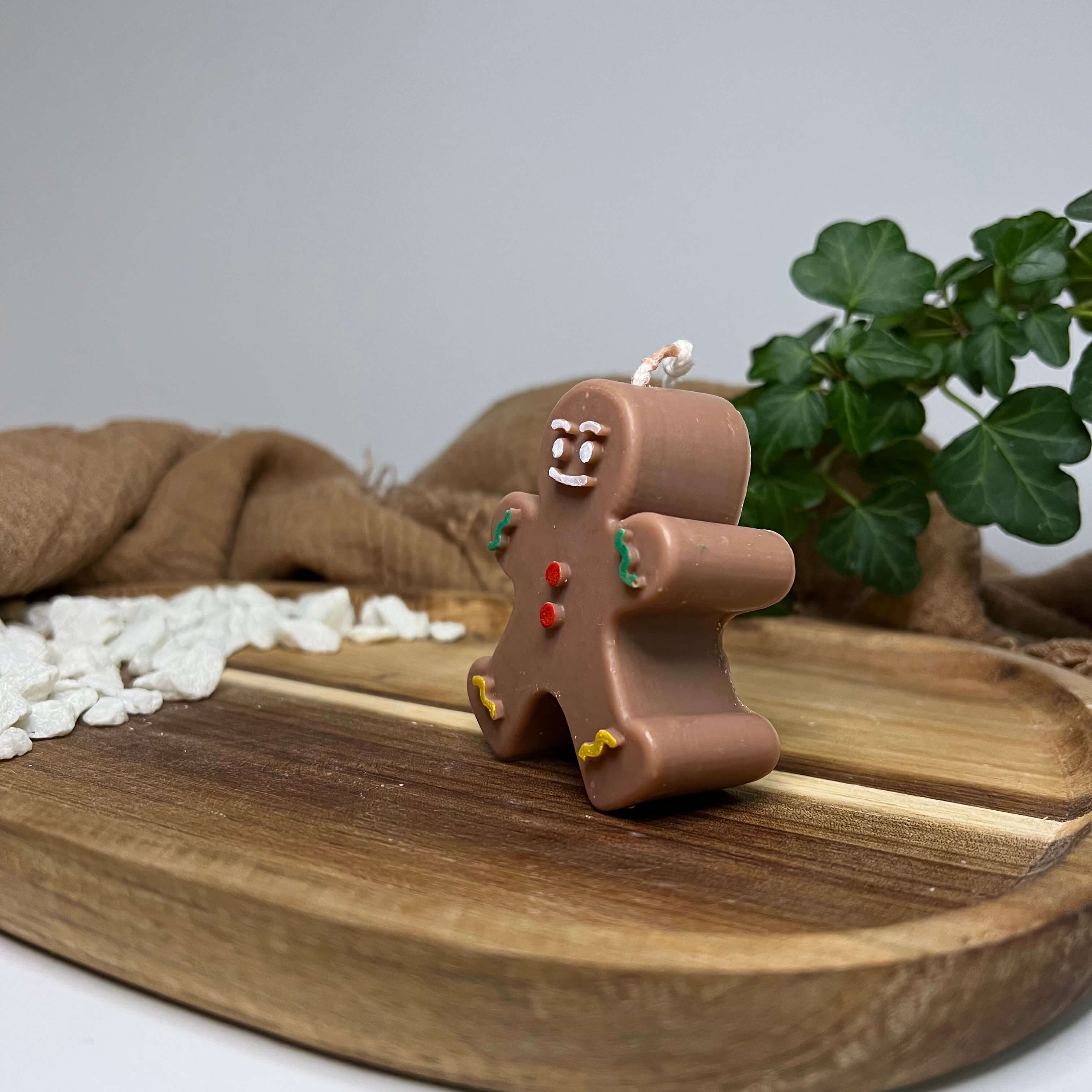 Unsere Sweet Gingerbread Dreams Duftkerze ist perfekt als Weihnachtsgeschenk geeignet. Das einzigartige und stilvolle Design machen sie auch zum idealen Geburtstagsgeschenk und Gastgeschenk. Sie ist in verschiedenen Düften erhältlich. Die perfekte Deko für jedes Zuhause. In der Farbe Braun.