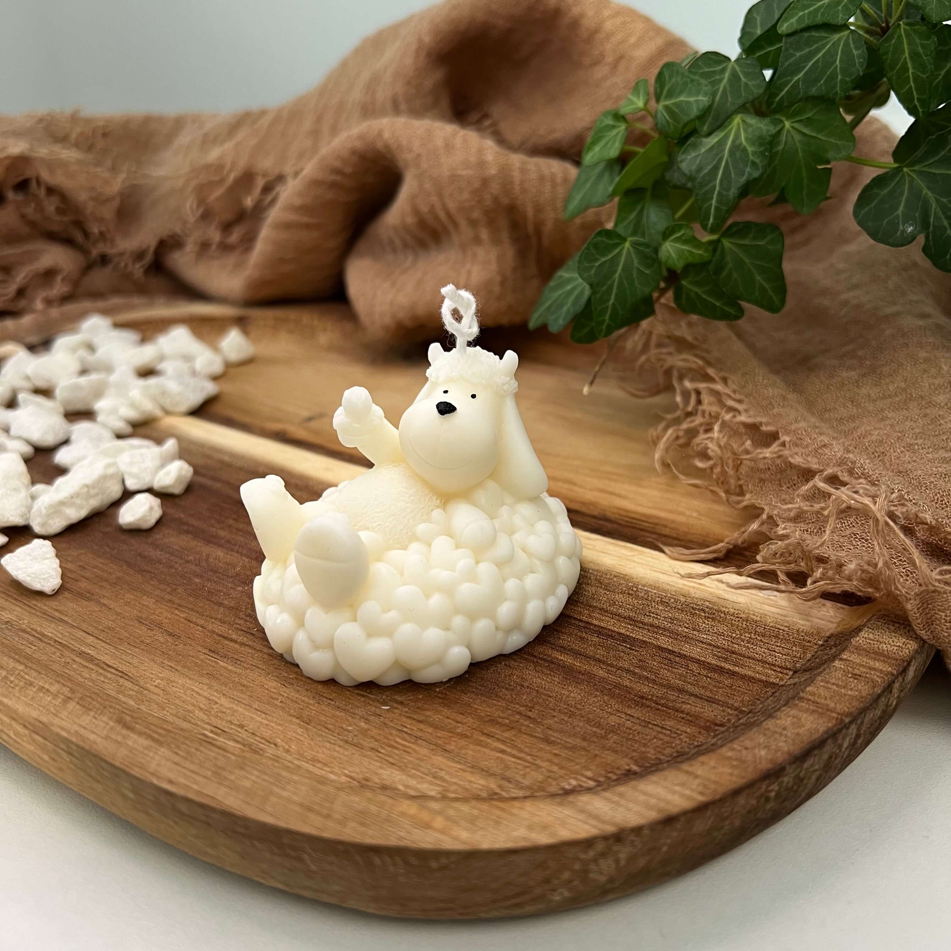 Hier sieht man unsere Sweetheart Shepherd's Glow Kerze. Aus veganem Bio Sojawachs wurde sie aus Hand gemacht. Sie ist nachhaltig und umweltfreundlich.