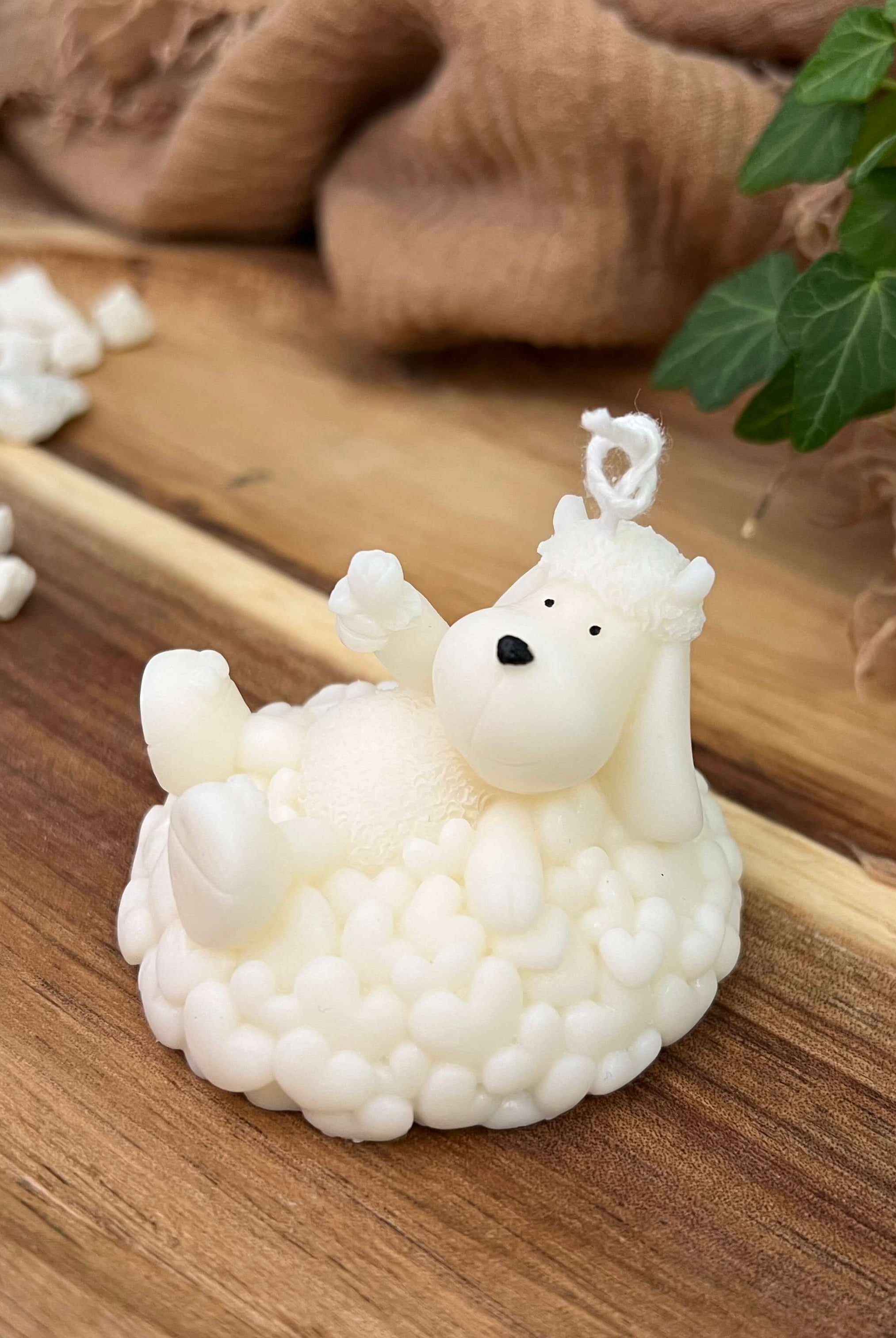 Zusehen ist die Sweetheart Shepherd's Glow Kerze. Diese Designerkerze kombiniert Einzigartigkeit mit Stil. Sie ist handgemacht aus Sojawachs.