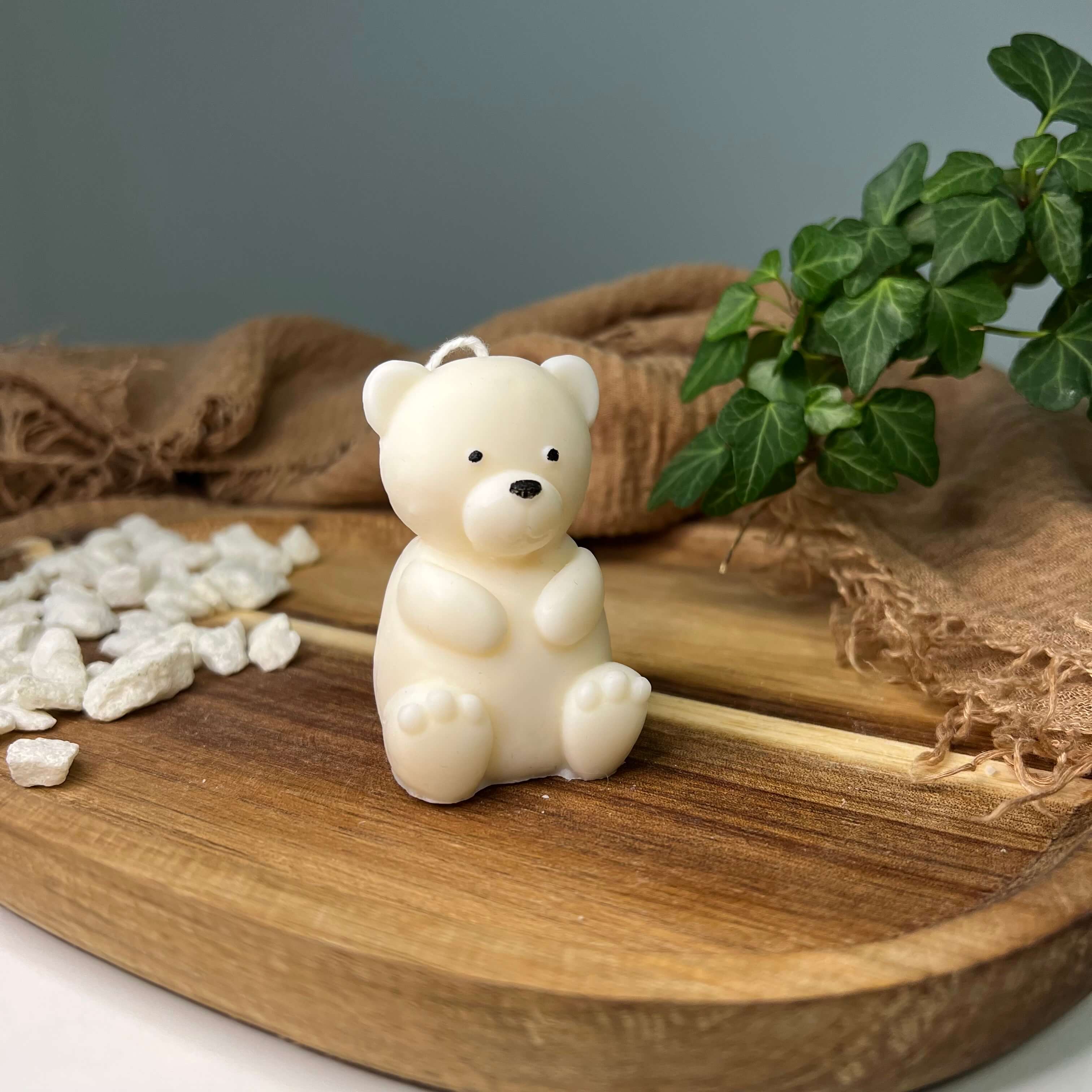 Die Teddy Twinkle Spark - Klein Kerze ist in verschiedenen Düften erhältlich. Die Düfte haben einen angenehmen und guten Geruch und sind perfekt zum entspannen. Perfekt für gemütliche Tage.