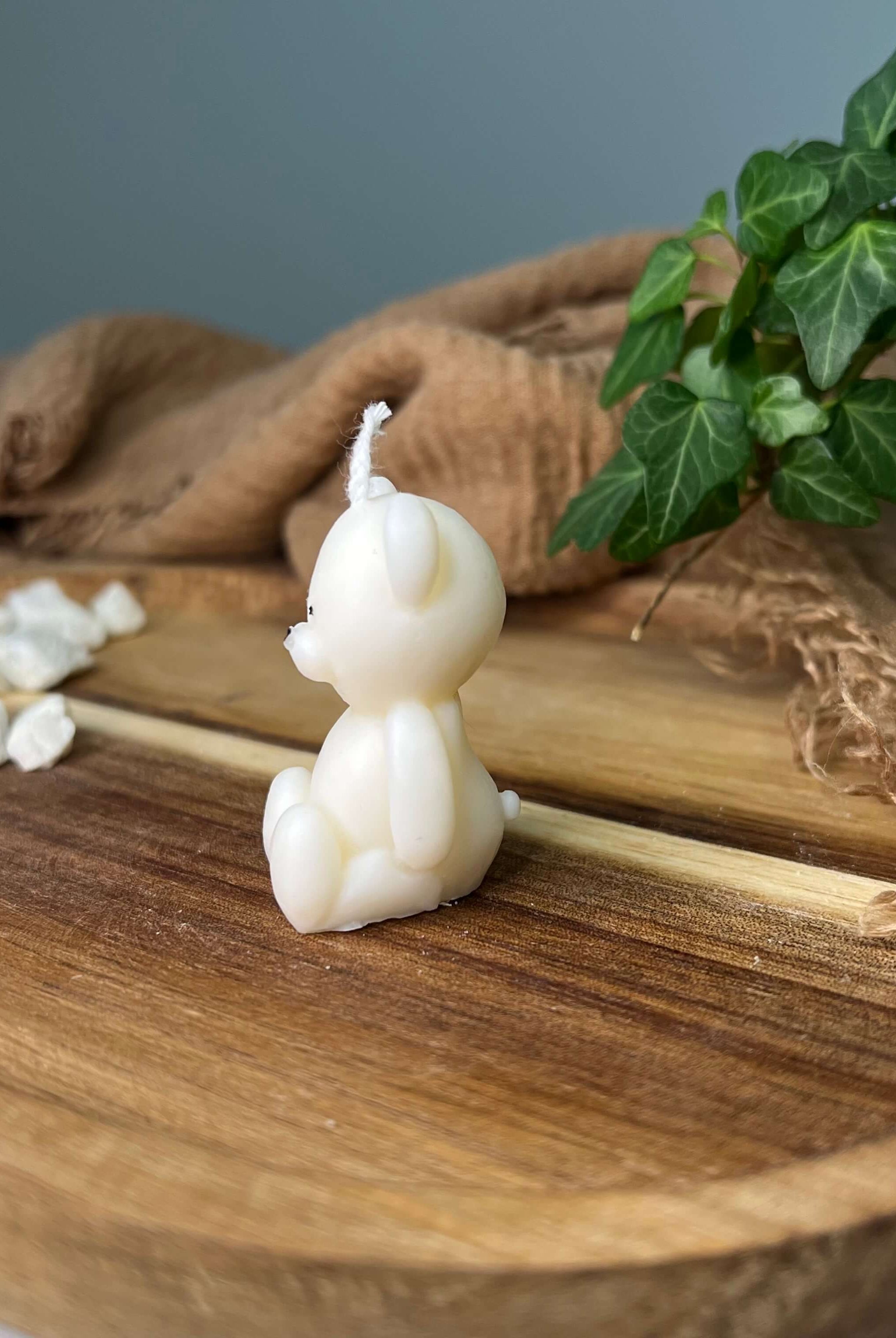 Die Teddy Twinkle Spark - Mini Kerze ist in verschiedenen Düften erhältlich. Die Düfte haben einen angenehmen und guten Geruch und sind perfekt zum entspannen. Perfekt für gemütliche Tage.