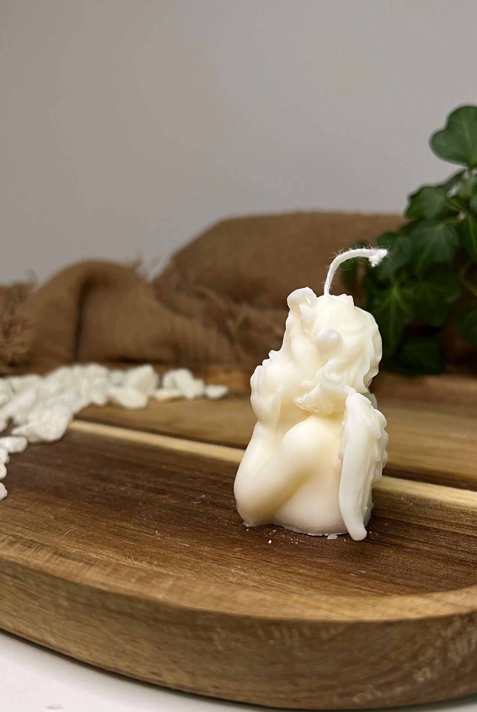 Die Thoughtful Celestial Babe Kerze ist mit ihrem Engel Design perfekt als Osterkerze, Weihnachtskerze, Geburtstagskerze, Verlobungskerze und Hochzeitskerze geeignet. Ihr einzigartiges und stilvolles Design machen sie zu einem Unikat.