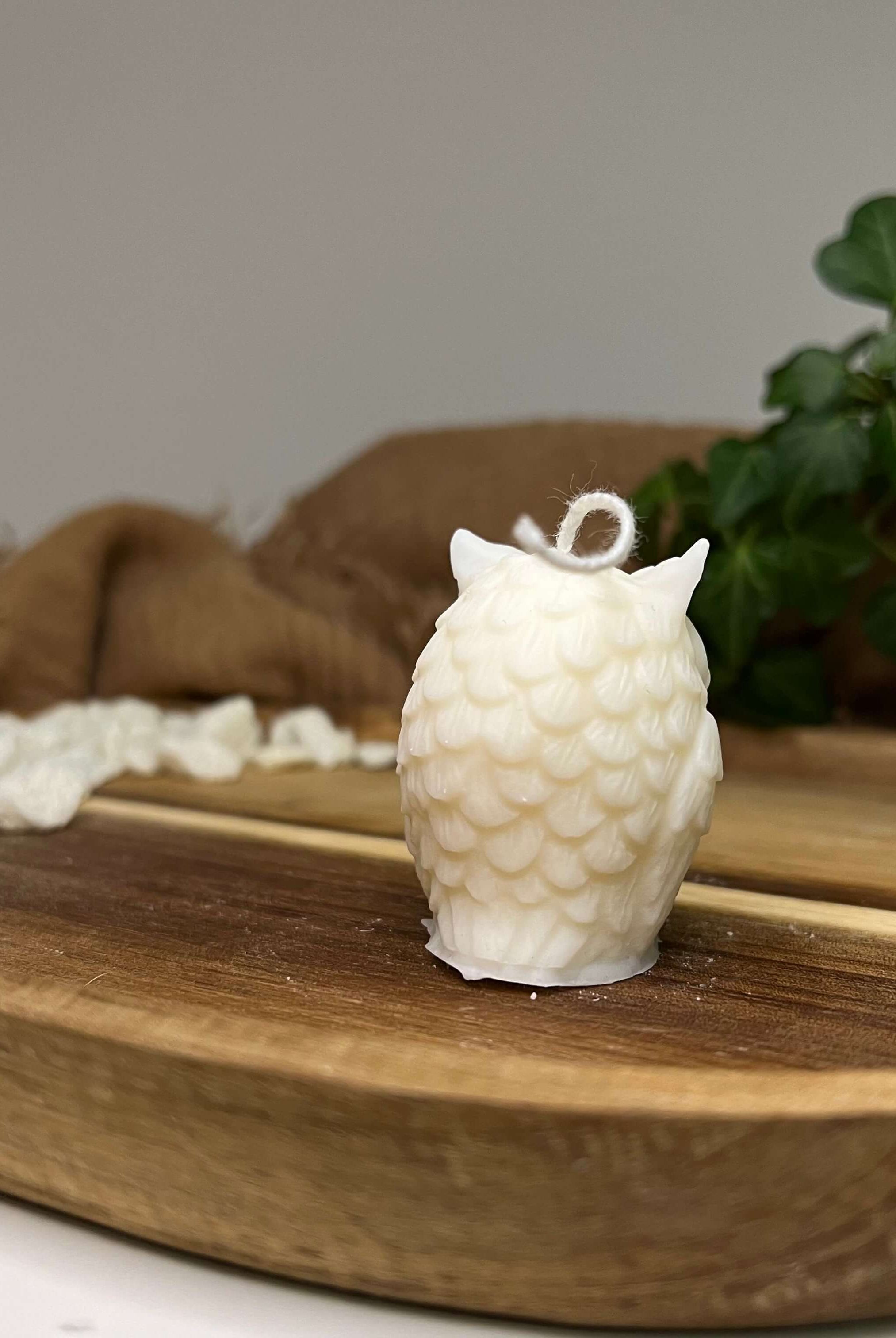 Diese Tierkerze Twilight Owl ist ein wahrer Hingucker. Sie ist handgemacht aus nachhaltigem Sojawachs. Sie ist Dekorativ und hat einen sehr gut riechenden Geruch. Die Brenndauer ist hervorragend. Das Material ist frei von schädlichen Inhaltsstoffen.