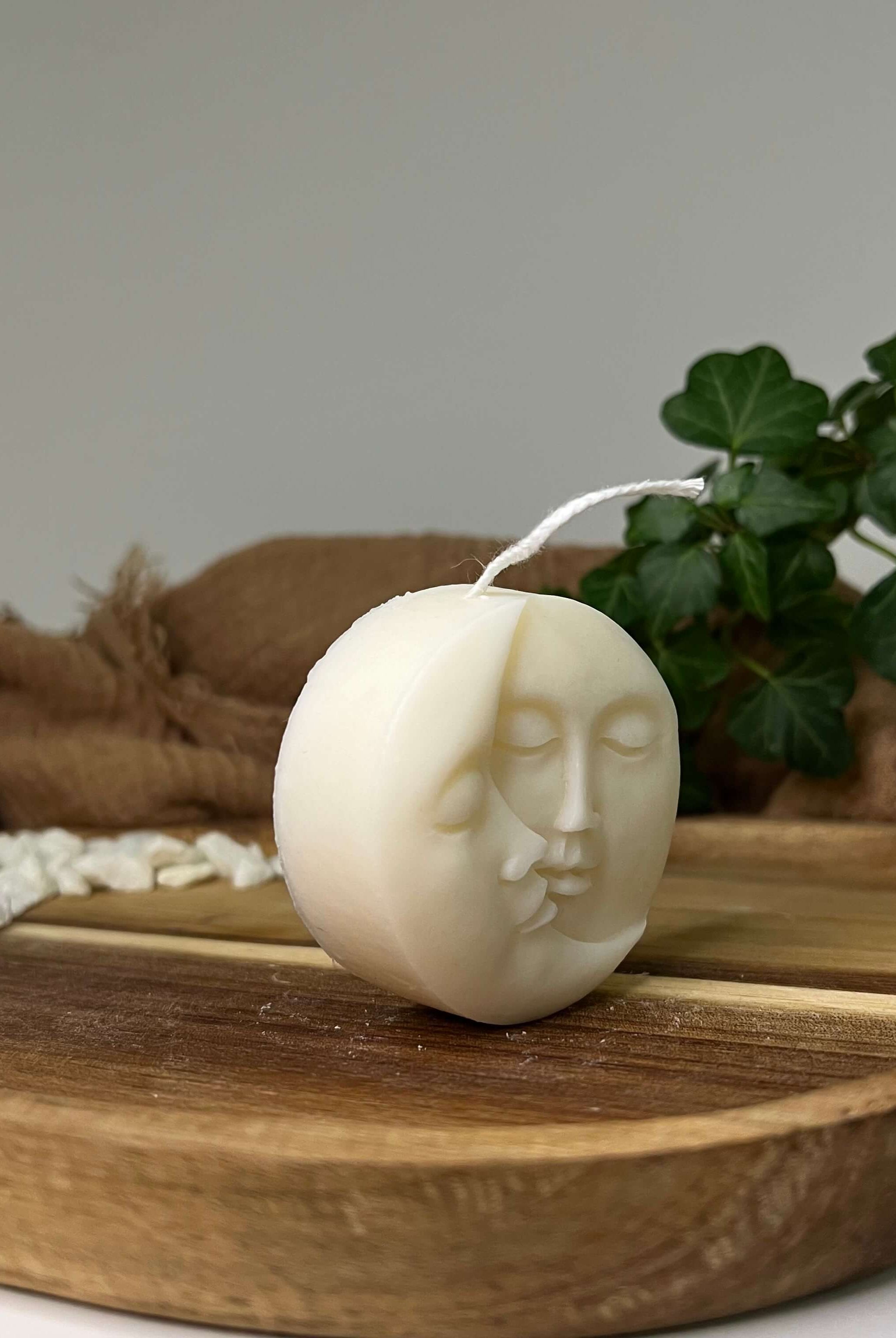 Yin-Yang Moonlit Radiance Kerze in weiß.