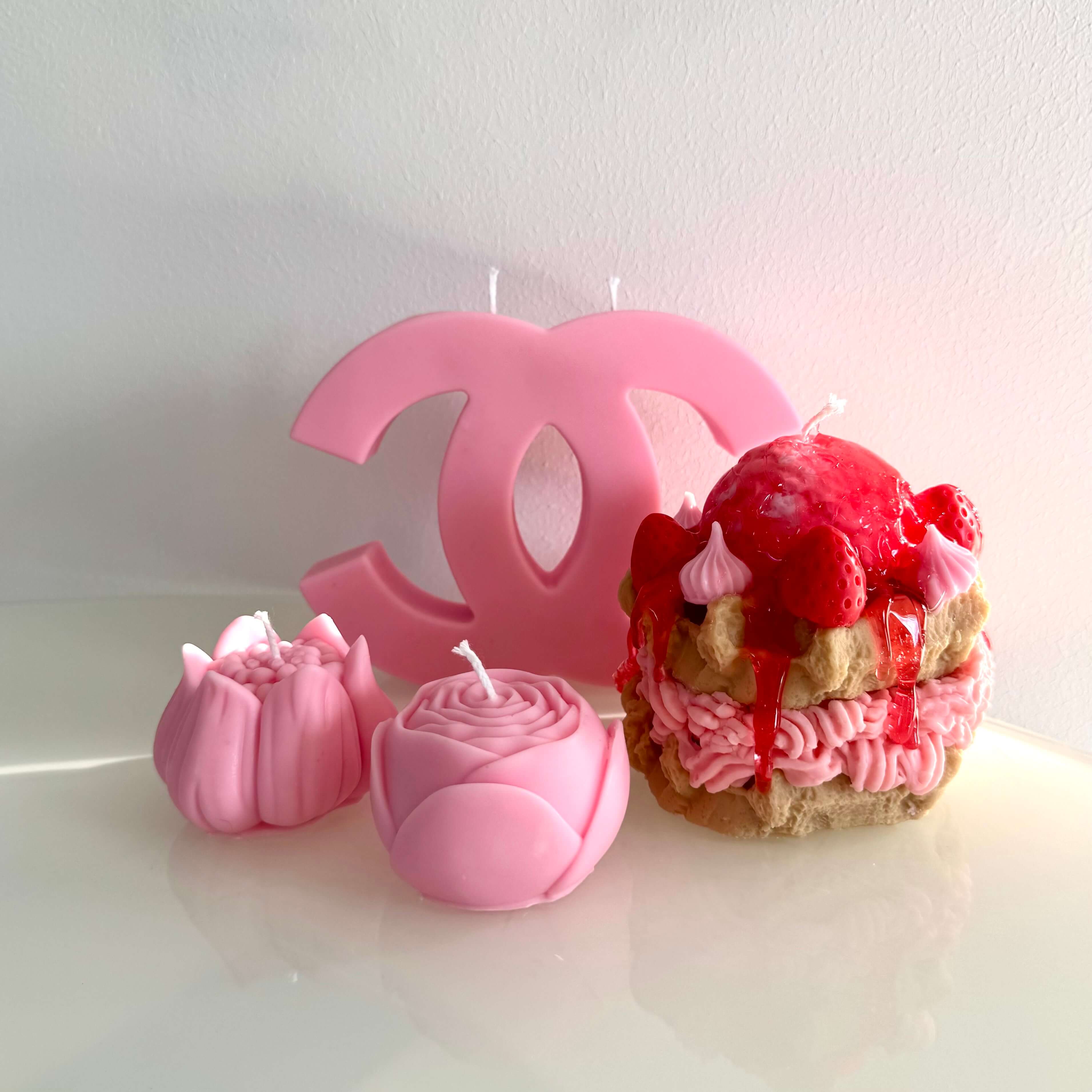 Handgefertigte Valentinstag Duftkerzen – Romantische Geschenkidee mit sinnlichen Düften für eine besondere Atmosphäre.
