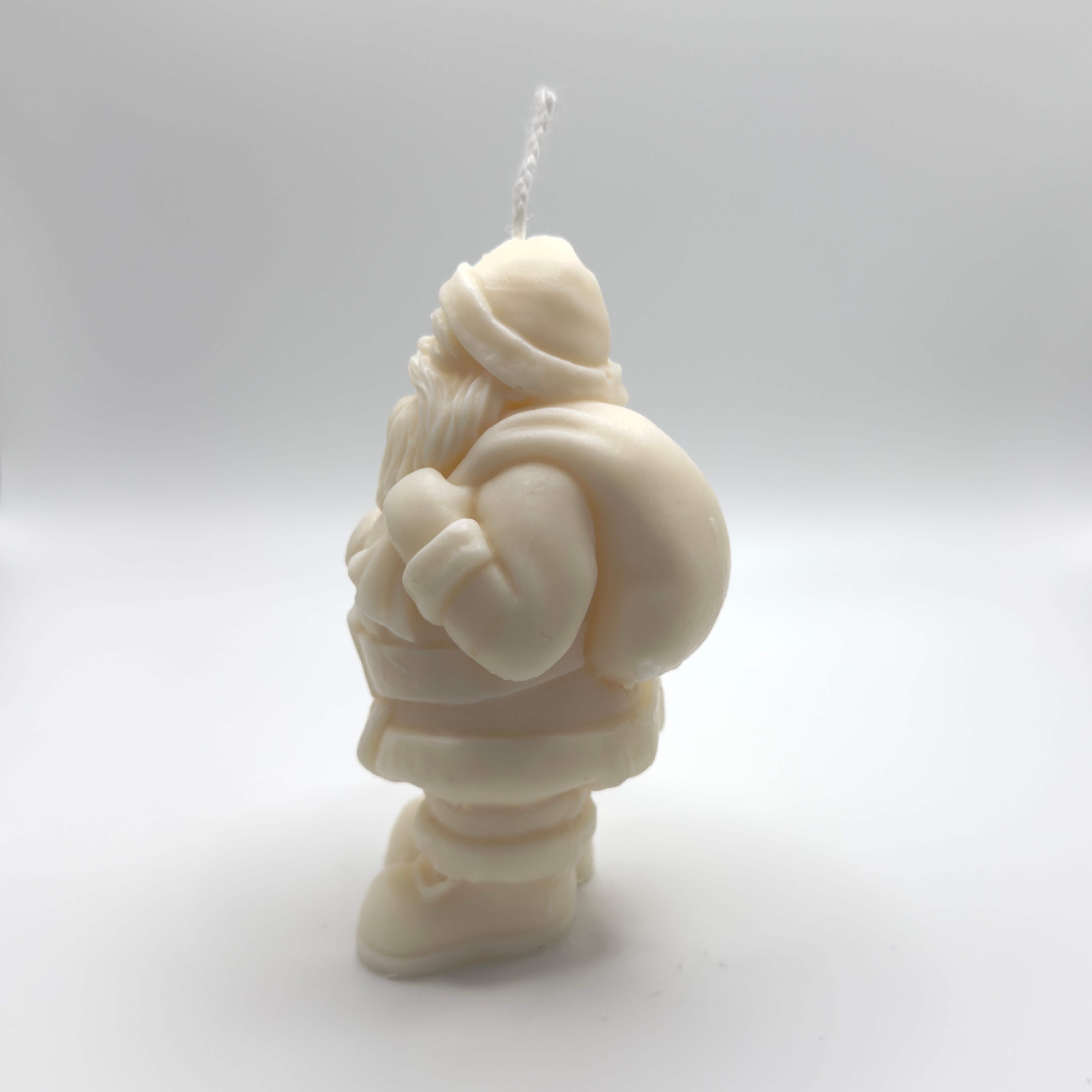 Santa Claus Sojawachs-Kerze, handgefertigte Nikolaus-Kerze für eine festliche Atmosphäre und als perfektes Weihnachtsgeschenk.