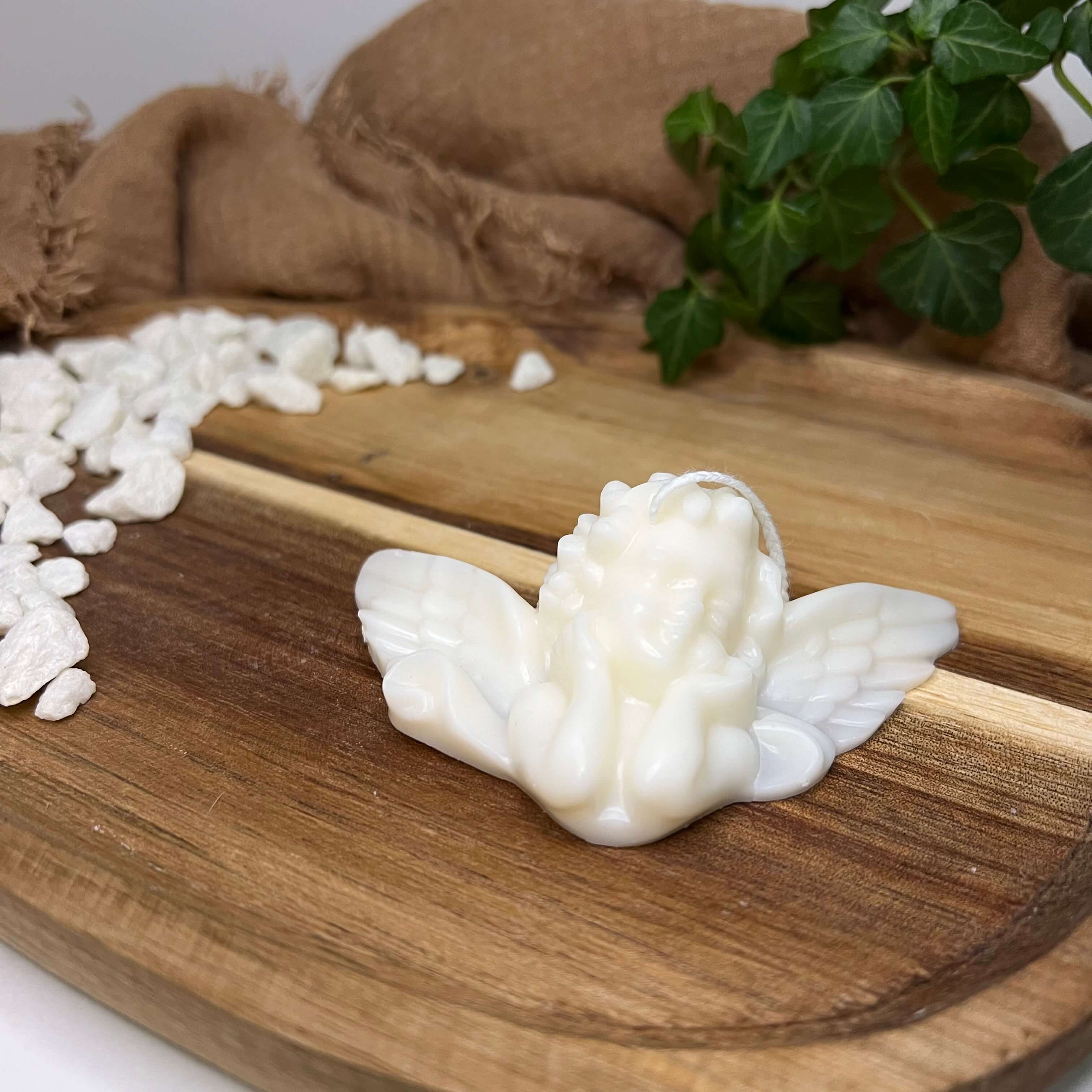 Die Angelic Wonder Babe Kerze ist mit ihrem Engel Design perfekt als Osterkerze, Weihnachtskerze, Geburtstagskerze, Verlobungskerze und Hochzeitskerze geeignet. Ihr einzigartiges und stilvolles Design machen sie zu einem Unikat.