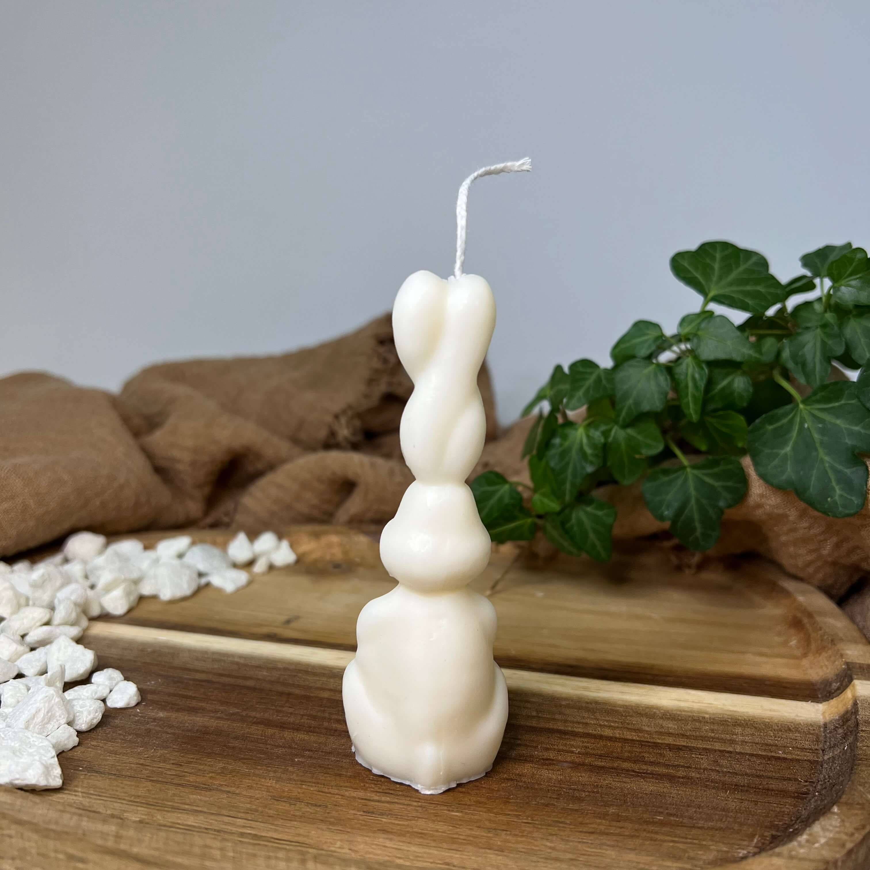 Bunny Bliss Candle Hasen Kerze. Sie ist da ideale Ostergeschenk für Ostern. Sie ist Dekorativ und handgefertigt aus hochwertigem Sojawachs.