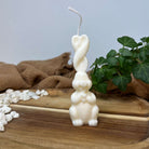 Hier sieht man unsere Bunny Bliss Candle Kerze. Diese Kerze mit Hasen Design ist perfekt als Dekoration geeignet. Sie sieht elegant und ästhetisch aus.