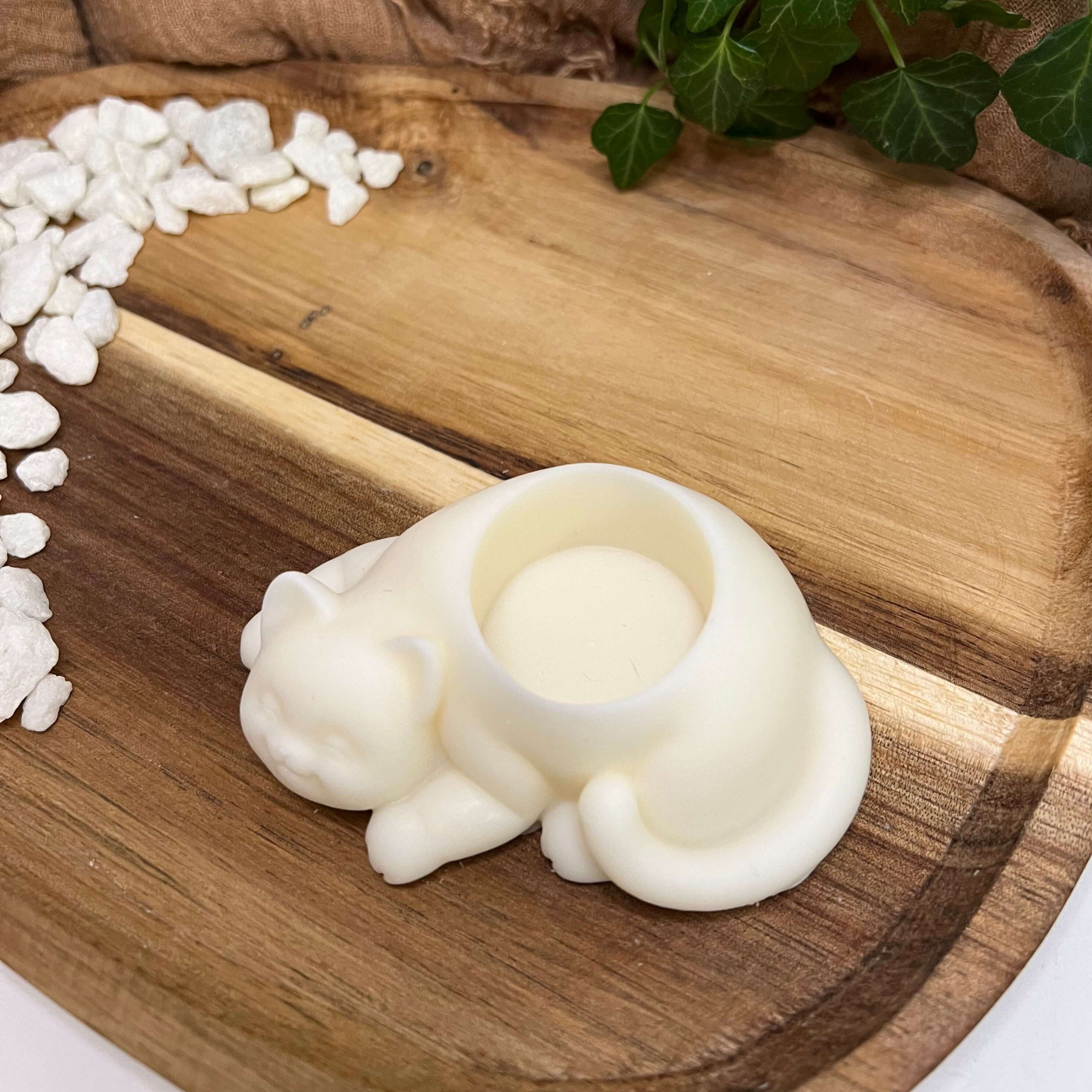 Die Catnap Glow ist perfekt als Ostergeschenk und Weihnachtsgeschenk geeignet. Diese Tierkerze passt mit ihrem einzigartigen Design in jedes Zuhause.