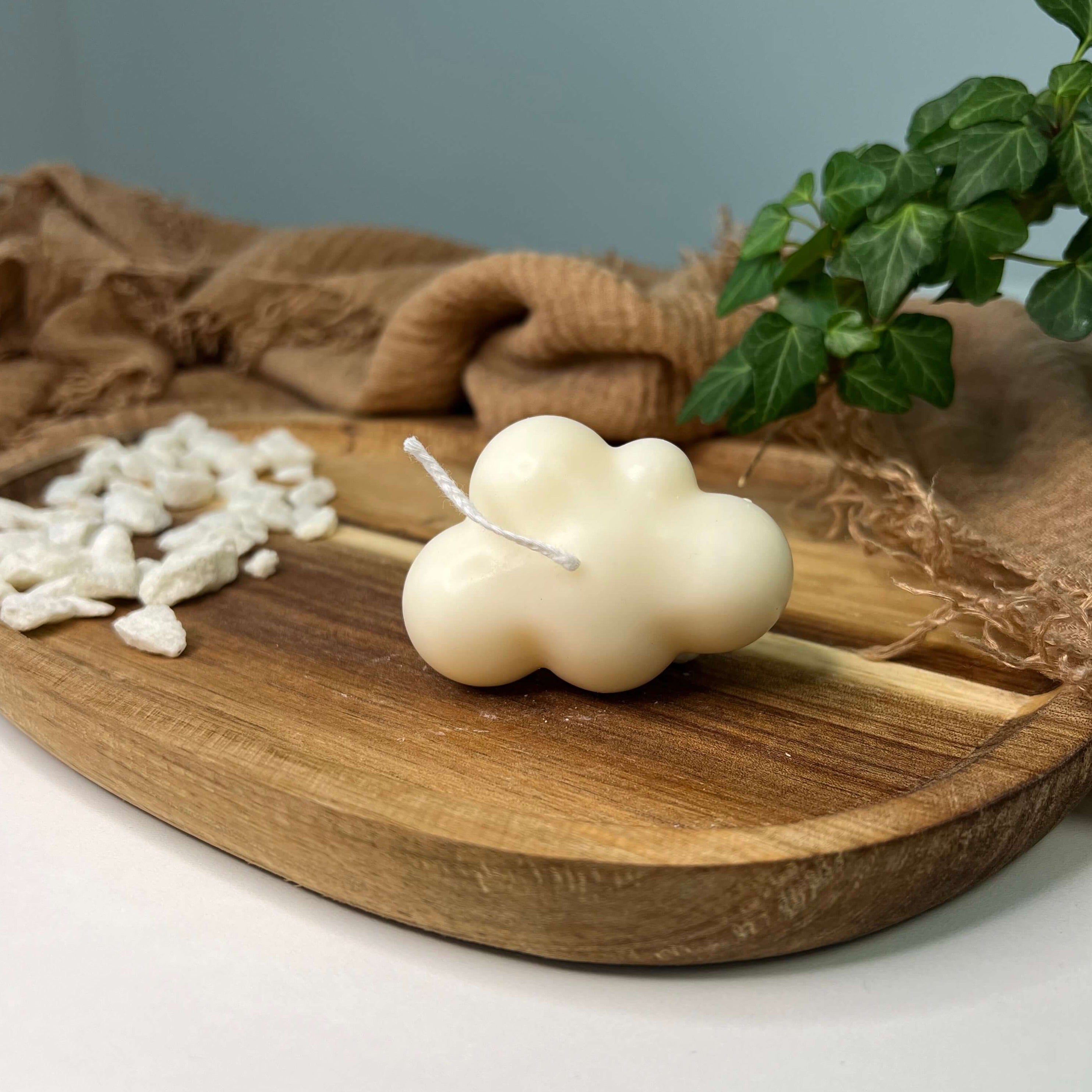 Unsere Dreamy Cloud Glow Kerze ist perfekt geeignet als Geburtstagsgeschenk. Auch als Geschenk für besondere Anlässe wie Weihnachen, Ostern, Verlobungen und Hochzeiten ist diese Wolken Kerze ideal. Mit ihrem stilvollen Design zieht sie jeden Blick auf sich.