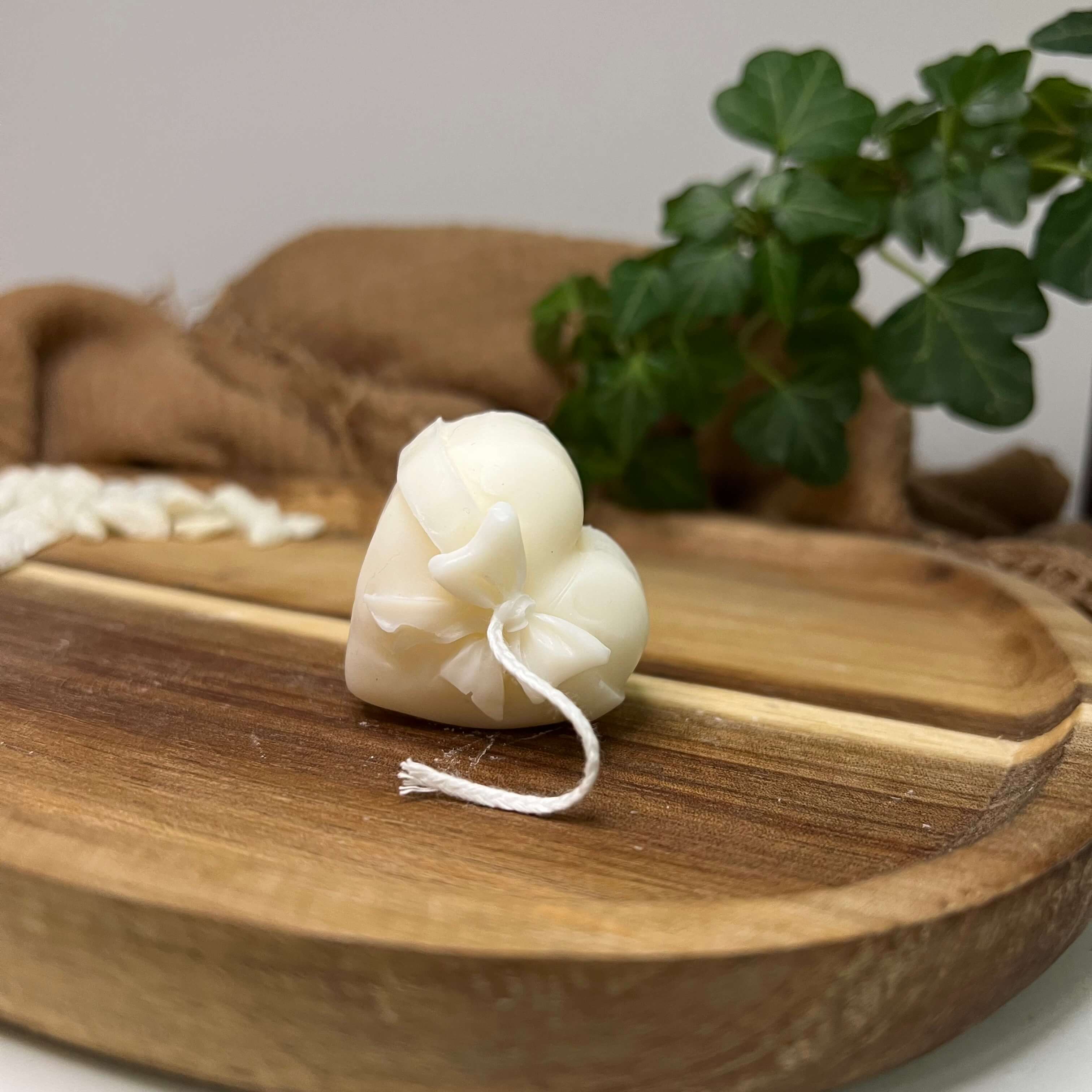 Die Flames of Love Kerze ist das perfekte Ostergeschenk und Weihnachtsgeschenk. Man kann sie auch als Valentinstagsgeschenk und Geburtstagsgeschenk nutzen.