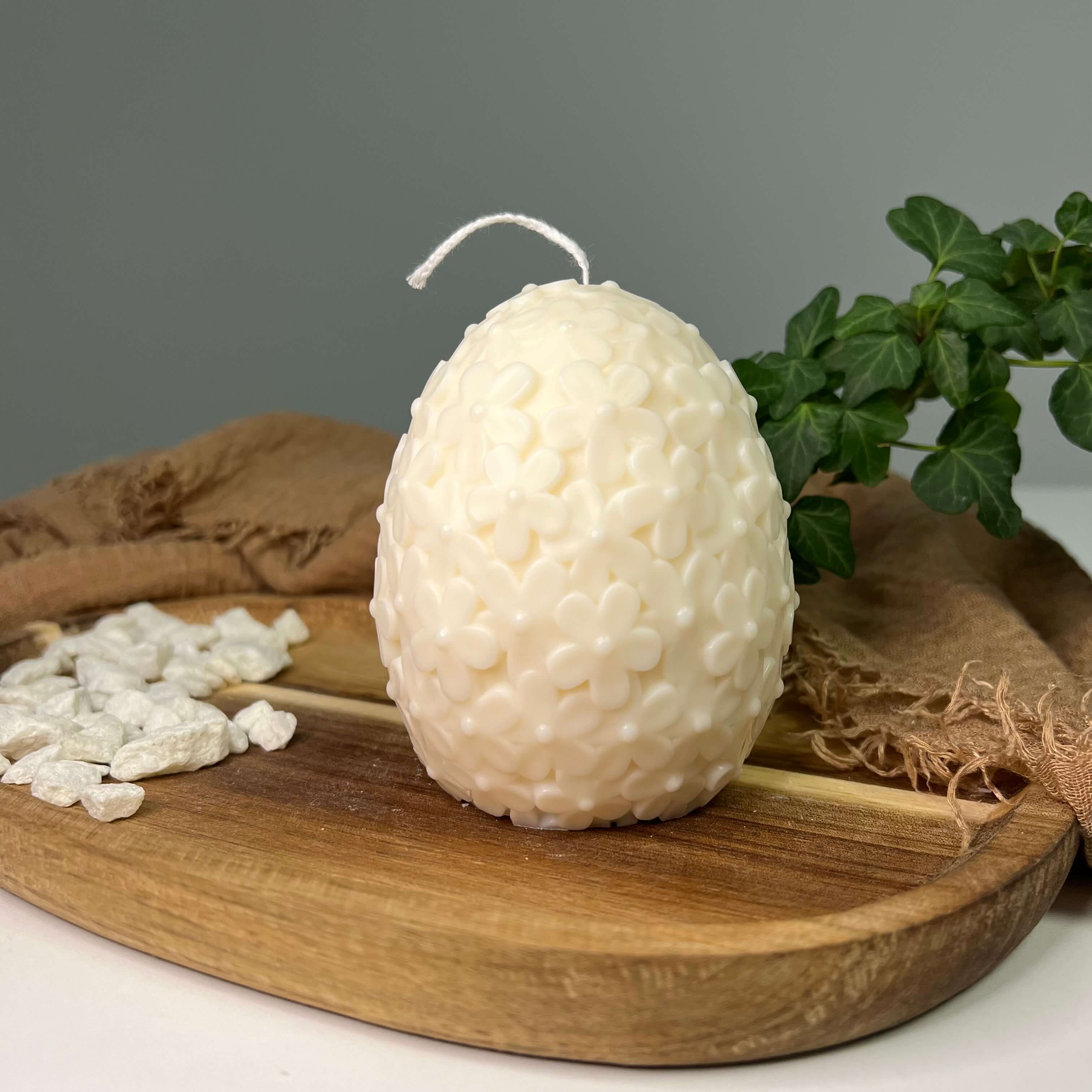 Unsere Floral Easter Egg Brilliance Duftkerze ist in mehreren Düften erhältlich. Der Duft hat einen beruhigenden Geruch. Perfekt für entspannte und gemütliche Tage.