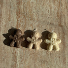 „Nahaufnahme des Gingerbread Trios in der Schale – winterliche Detailansicht.“