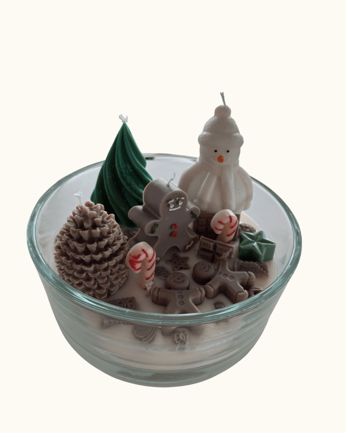 Komplette Schalenkerze mit weißem Wachs, bunten Süßigkeiten und märchenhaften Figuren – handgegossen im Stil eines magischen Candylands.