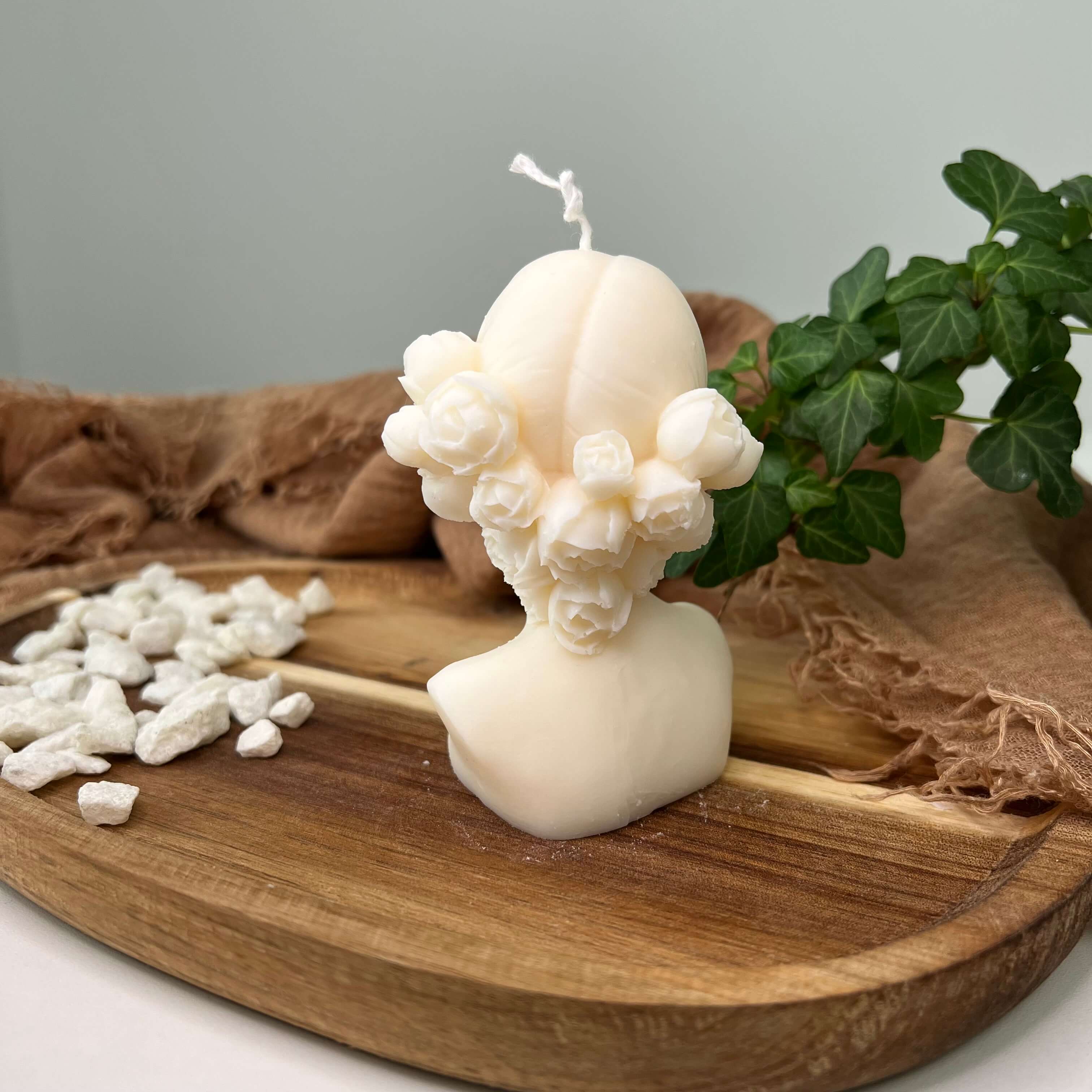 Madame Lumière Kerze. Ein Kunstwerk durch Handarbeit. In unserem Kerzenshop bekommt ihr Kerzen mit höchster Qualität.