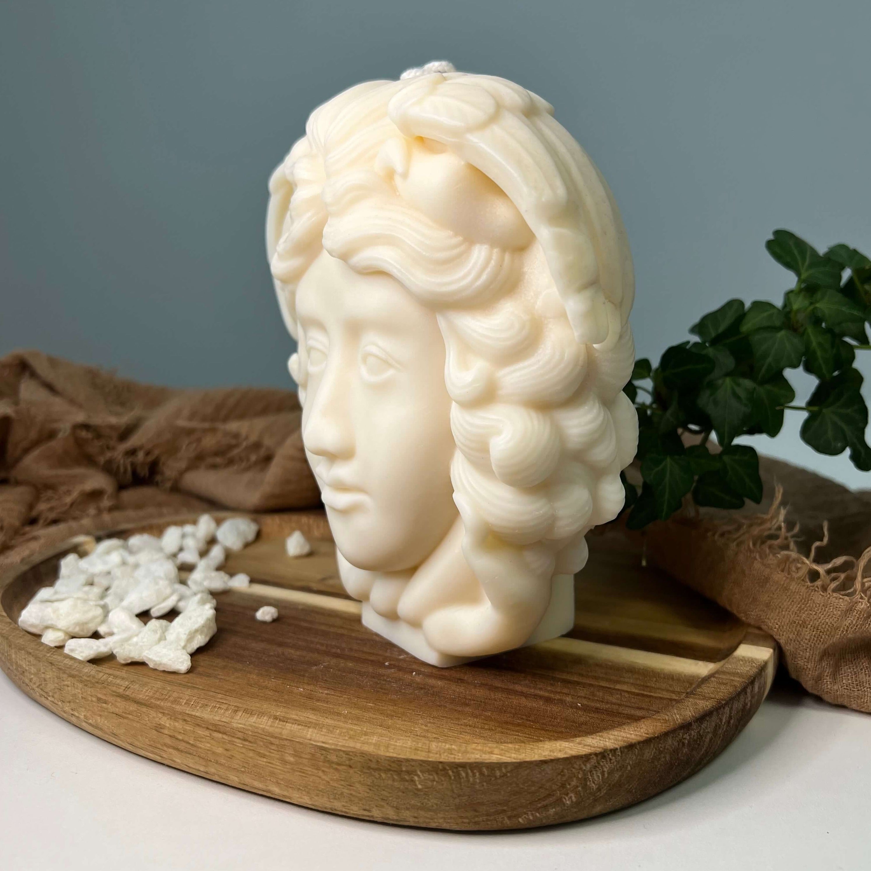 Mystical Medusa Illumination Kerze aus hochwertigem Sojawachs. Die Skulptur Kerze ist ein Unikat und perfekt als Geschenk geeignet.