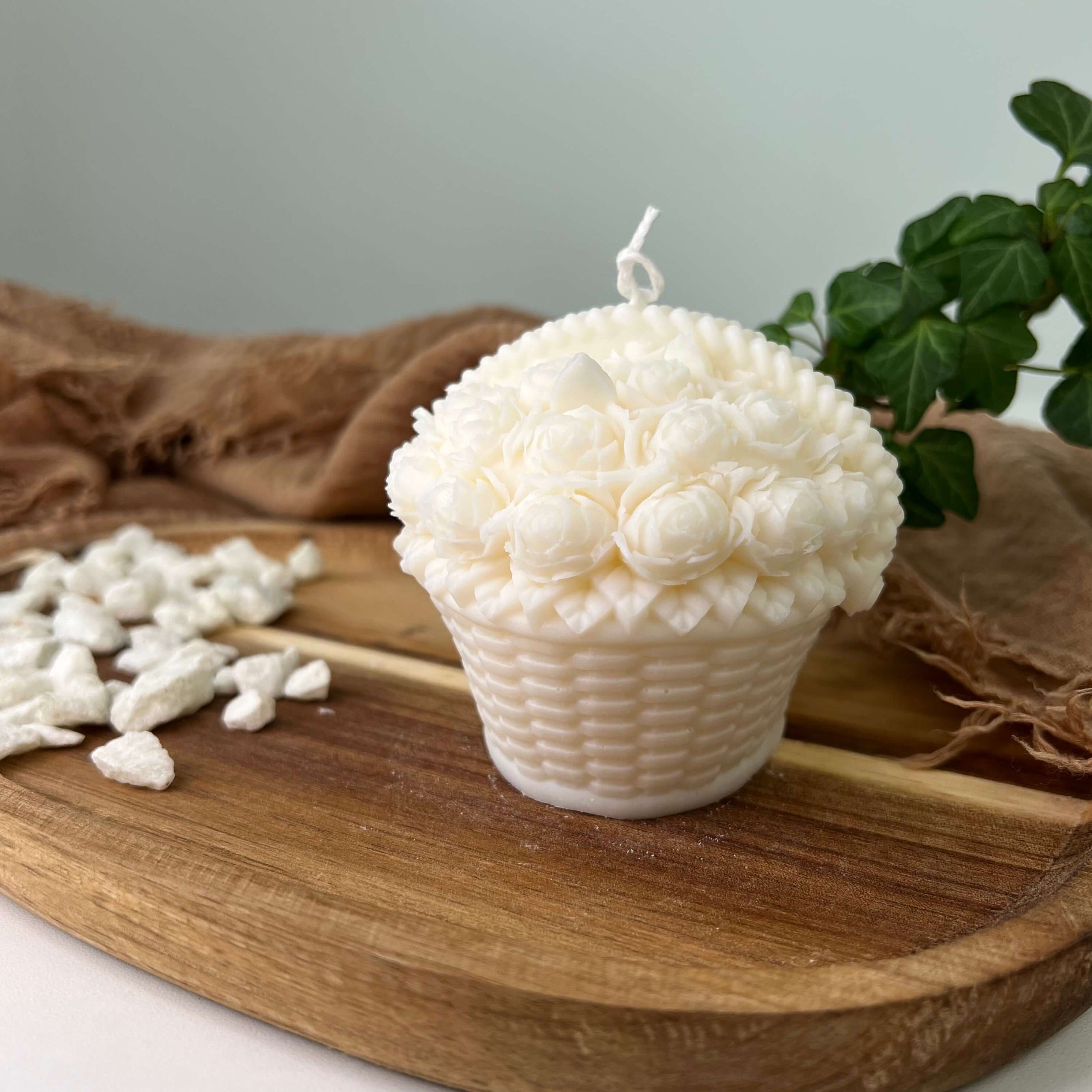 Unsere Blumen Kerze Namens Rose Garden Bloomlight strahlt Fröhlichkeit und Gefühle aus. Mit ihrem individuellen Design ist sie als Dekoration in jedes Zuhause geeignet.