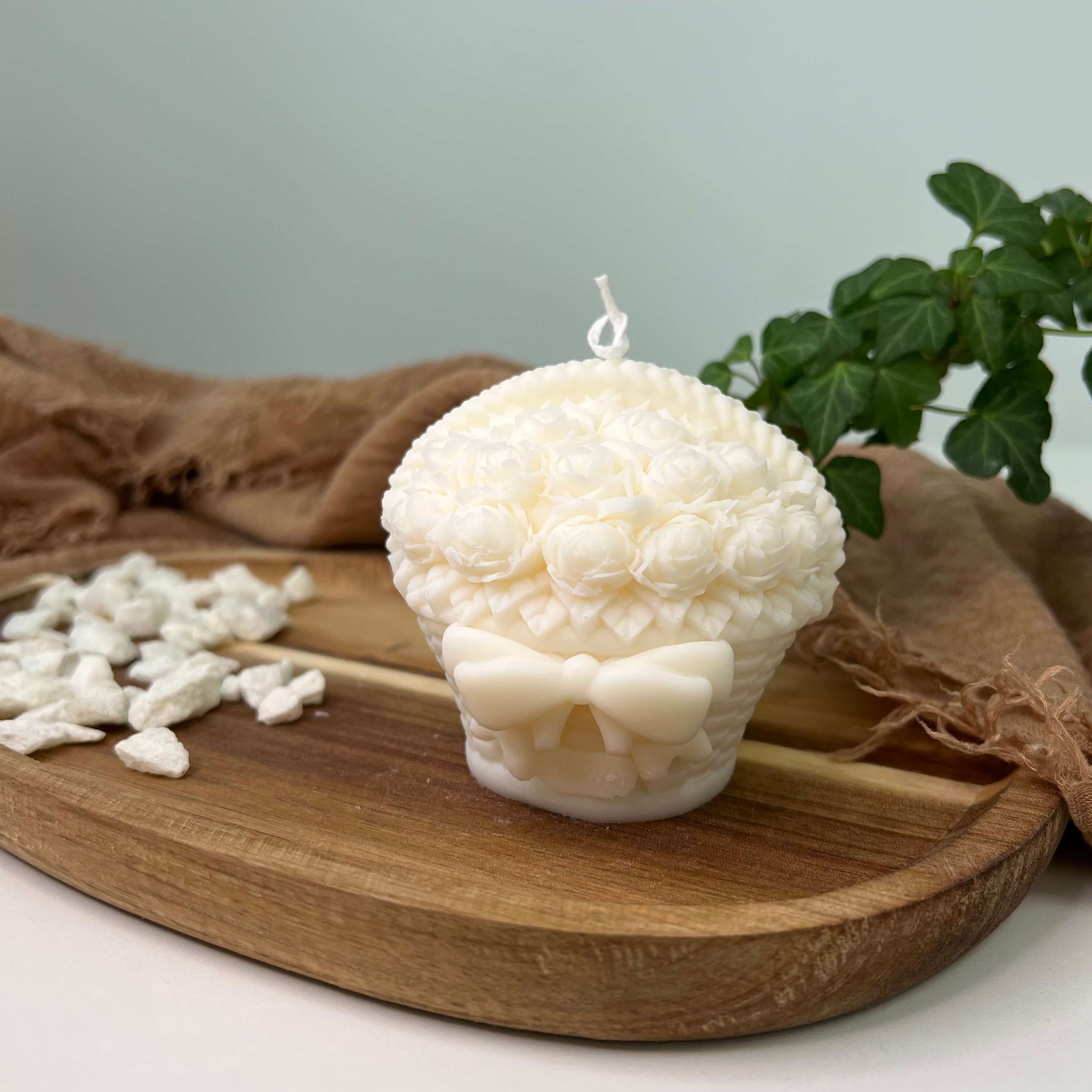 Die Rose Garden Bloomlight Kerze ist in verschiedenen Düften erhältlich. Sie riecht angenehm und entspannt. Perfekt für gemütliche Abende Zuhause.