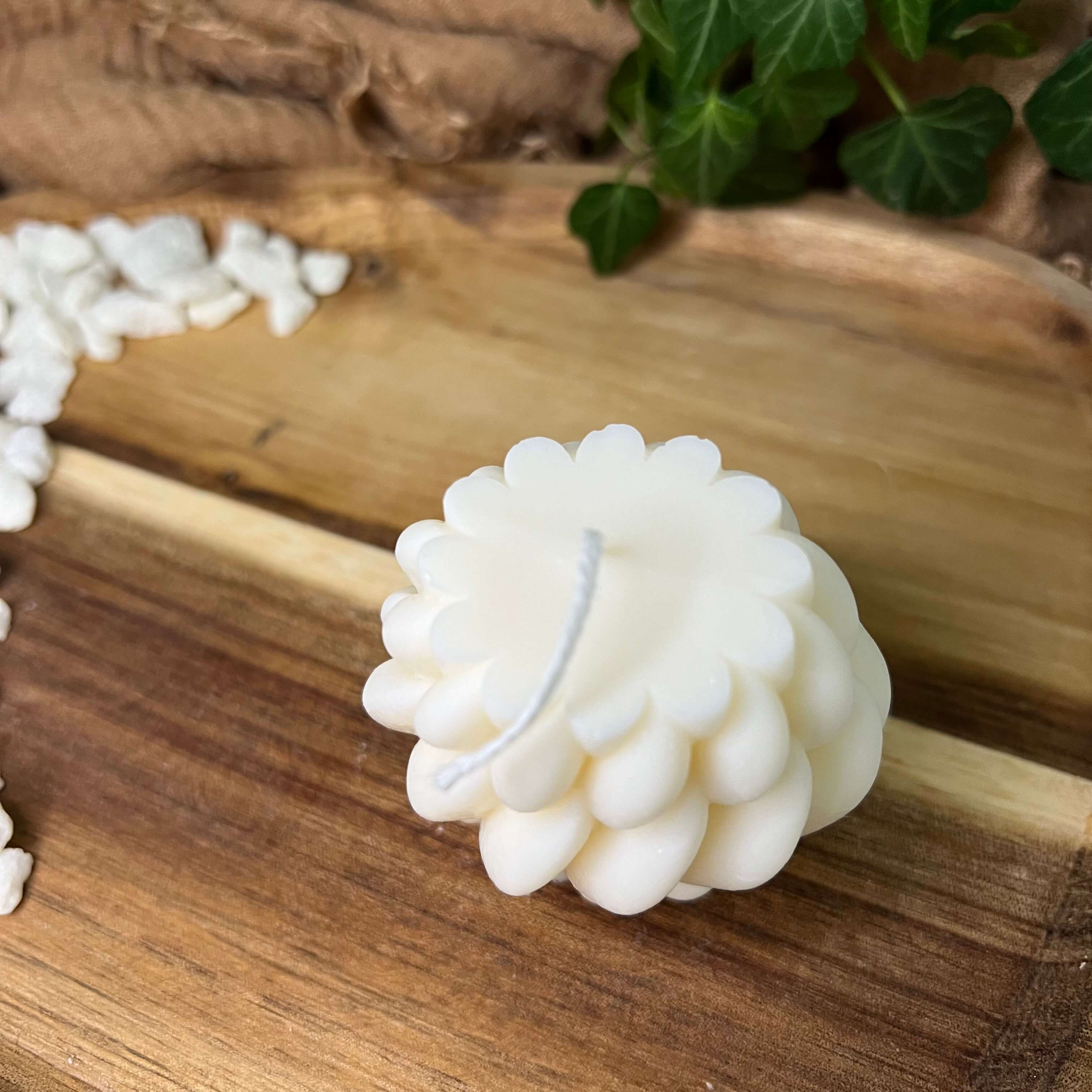 Serpentine Flame Whirl Sojawachs Kerze. Sie ist perfekt geeignet als Weihnachtsgeschenk, Ostergeschenk oder Hochzeitsgeschenk. Diese stilvolle Kerze ist die perfekte Deko für jedes Zuhause.