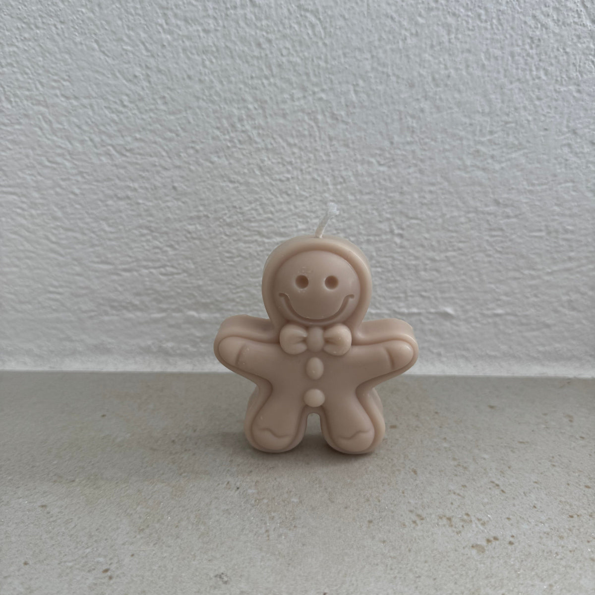„Sweet Ginger Buddy in Soft Beige – warme, gemütliche Weihnachtsoptik.“