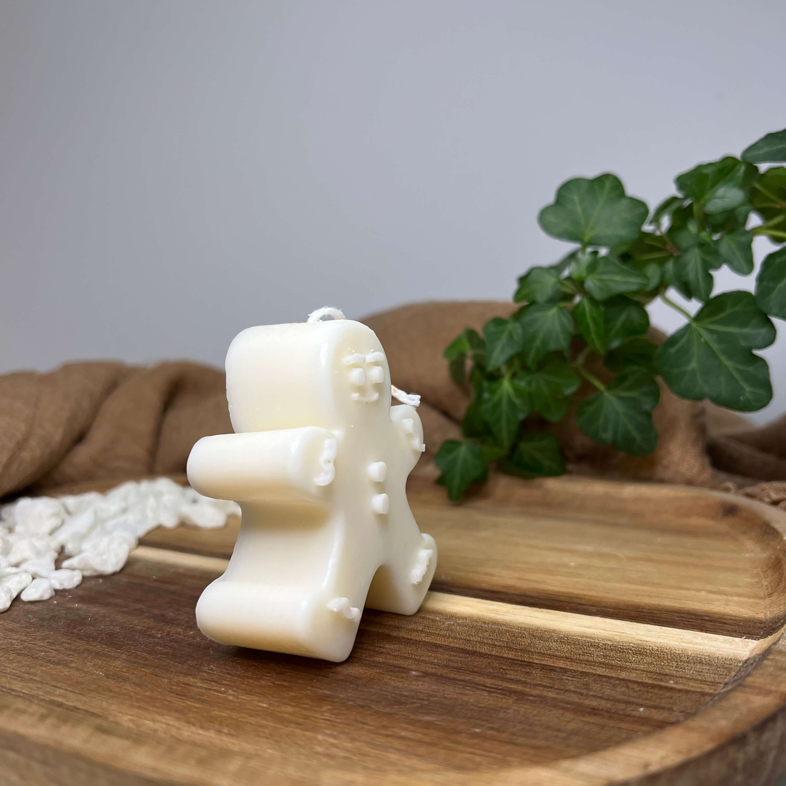 Unsere Sweet Gingerbread Dreams Kerze. Diese Duftkerze ist in mehreren Düften erhältlich. Die Düfte haben einen angenehmen und beruhigenden Geruch. Perfekt für entspannte und gemütliche Tage.