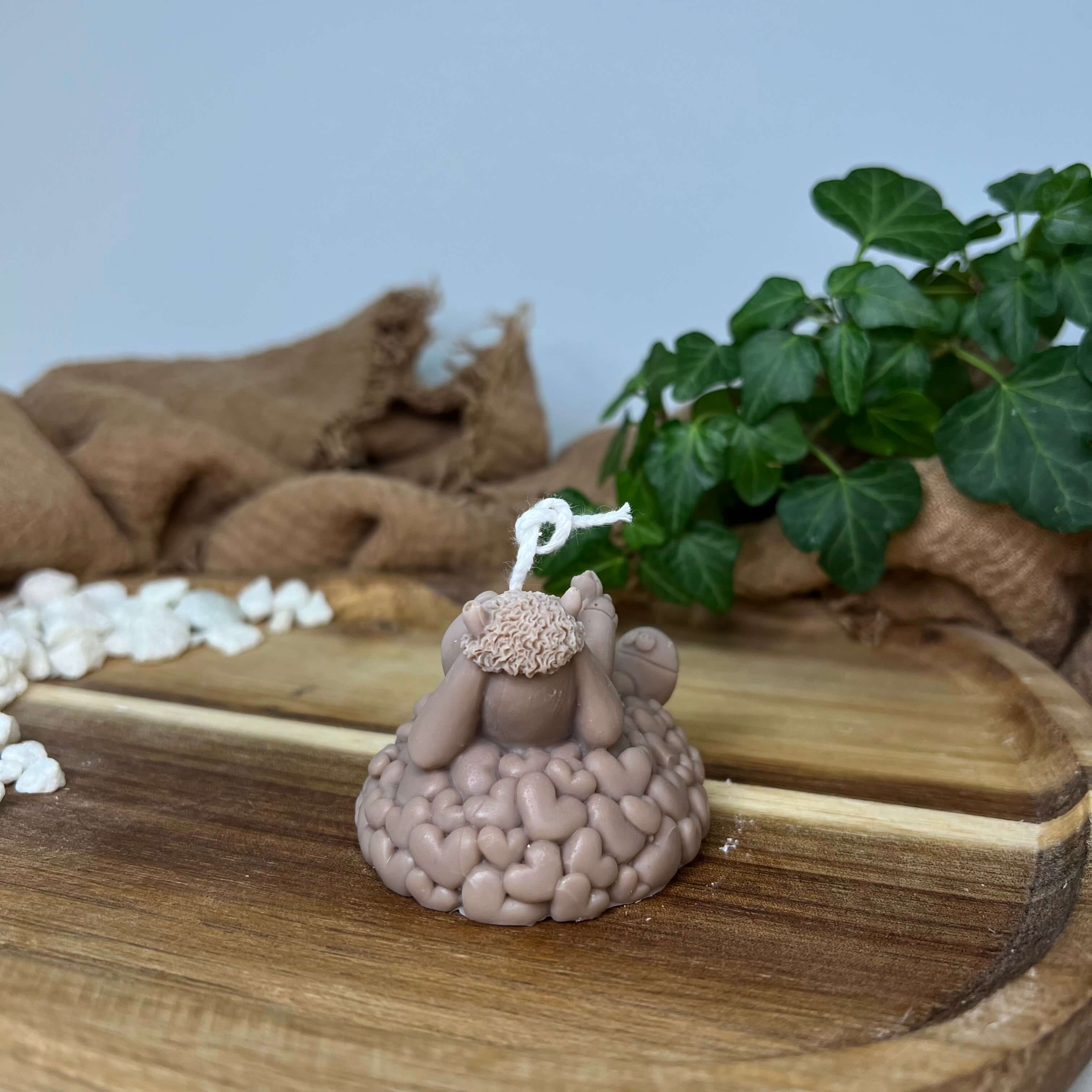 Sweetheart Shepherd's Glow Kerze. Perfekt als Deko für jedes Zuhause geeignet. Mit ihrem umweltfreundlichen Sojawachs tut sie der Umwelt einen gefallen. In Braun.