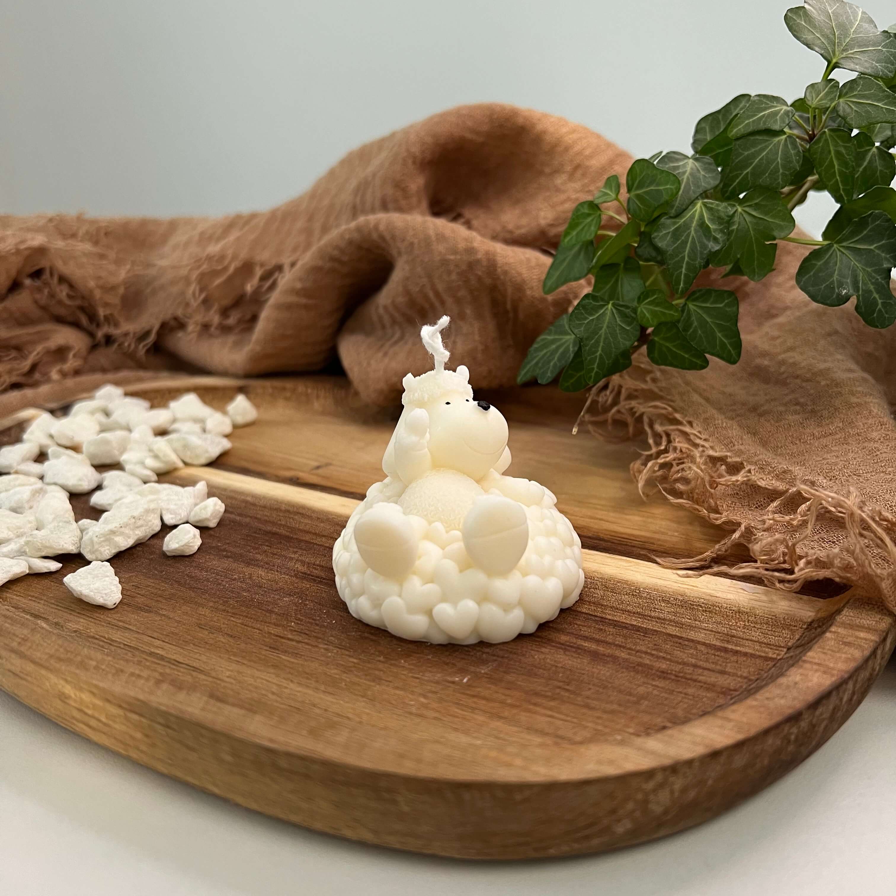 Die handgemachte Sweetheart Shepherd's Glow Kerze besteht aus hochwertigem Sojawachs.