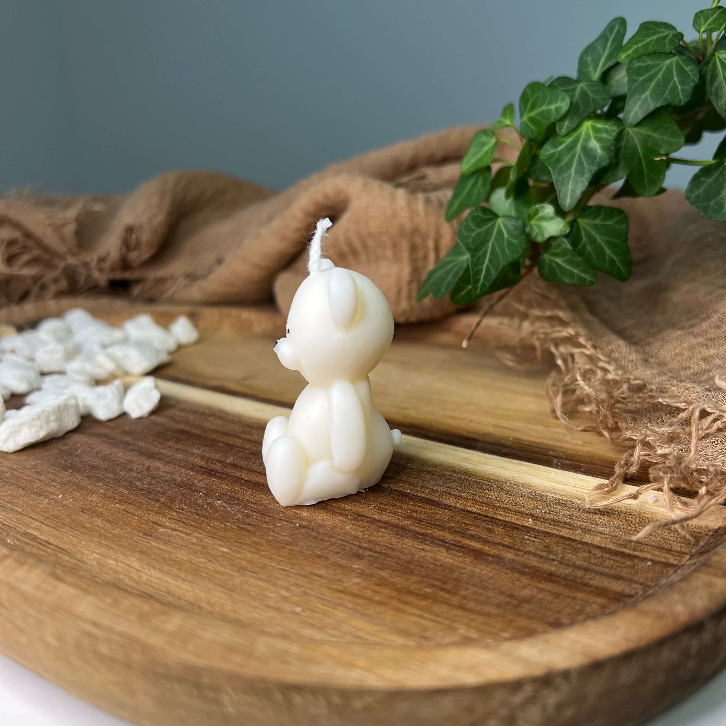 Die Teddy Twinkle Spark - Mini Kerze ist in verschiedenen Düften erhältlich. Die Düfte haben einen angenehmen und guten Geruch und sind perfekt zum entspannen. Perfekt für gemütliche Tage.