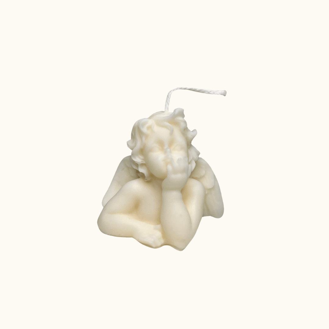 Auf diesem Bild sieht man unsere Thoughtful Celestial Babe Kerze. Sie ist handgemacht aus Bio Sojawachs und deswegen auch umweltfreundlich, nachhaltig und vegan.