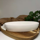 Unser Vessel of Timelessness Tablett. Er ist perfekt als Schmucktablett oder Schmuckbehälter geeignet. Handgefertigt aus hochwertigem Jesmonite.