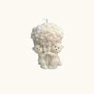 Zusehen ist unsere Whimsical Bloom Buddies. Sie ist handgemacht aus Sojawachs und umweltfreundlich.