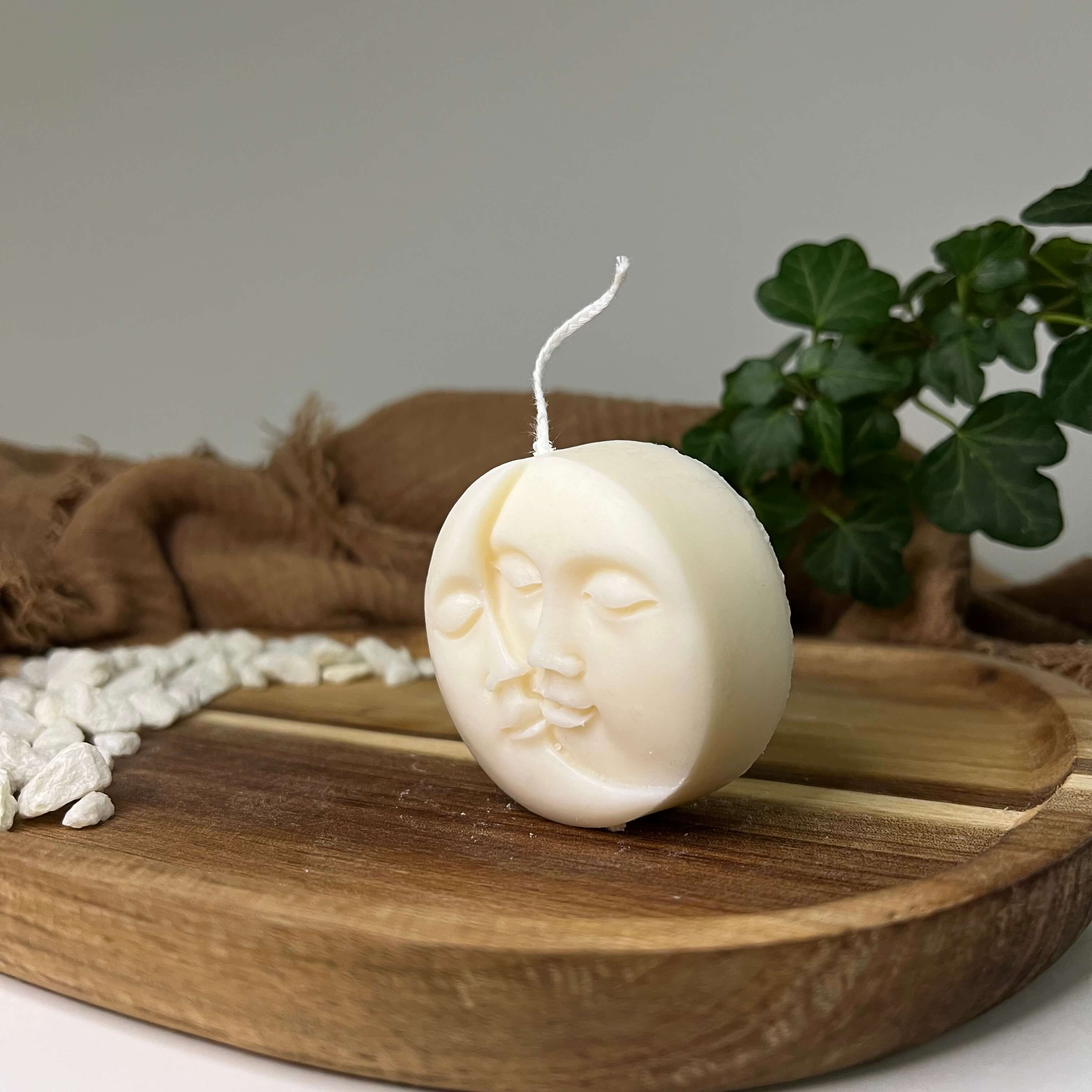 Die Yin-Yang Moonlit Radiance Kerze ist das perfekte Geburtstagsgeschenk. Mit ihrem individuellen Design auch perfekt als Weihnachtsgeschenk, Ostergeschenk, Valentinstagsgeschenk und Hochzeitsgeschenk geeignet. Sie ist handgefertigt aus hochwertigem Sojawachs.